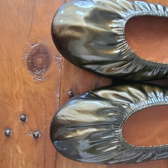 Lanvin Women Patent Leather Kaki Ballet FlatSize 37 1/2